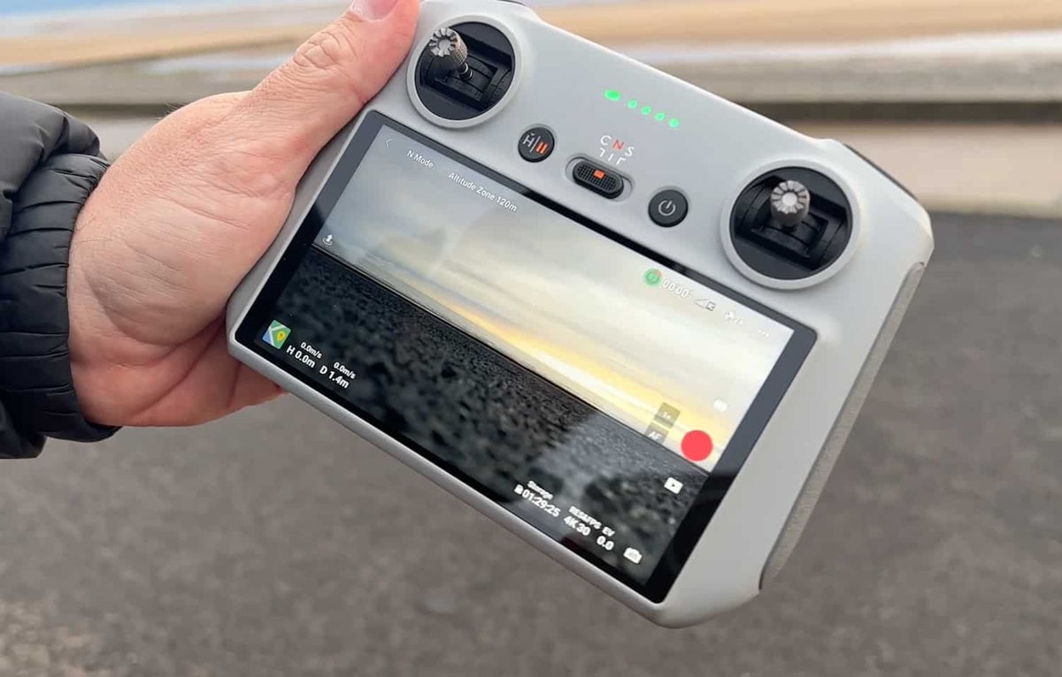 Mini 3 ( RC) – Lightweight and Foldable Mini Camera Drone with 4K HDR Video, 38-min Flight Time, True Vertical Shooting, and Intelligent Features
