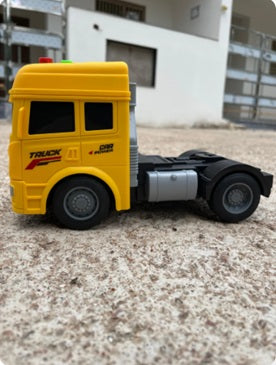 Big Truck 1:16 Scale RC Truck Spray All Terrain Stunt Car Power
