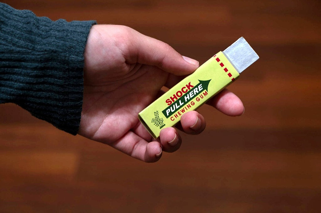Plastic Harmless Electric Shocking Chewinggum Gag Joke Toy for Friends,Family | Best Fool Practical