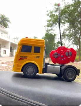 Big Truck 1:16 Scale RC Truck Spray All Terrain Stunt Car Power